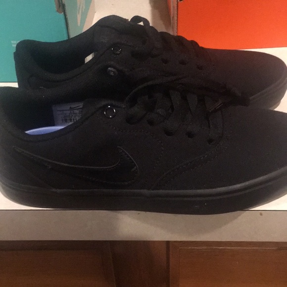 Unisex black Nike women’s men’s 5.5 new in box - Picture 3 of 12
